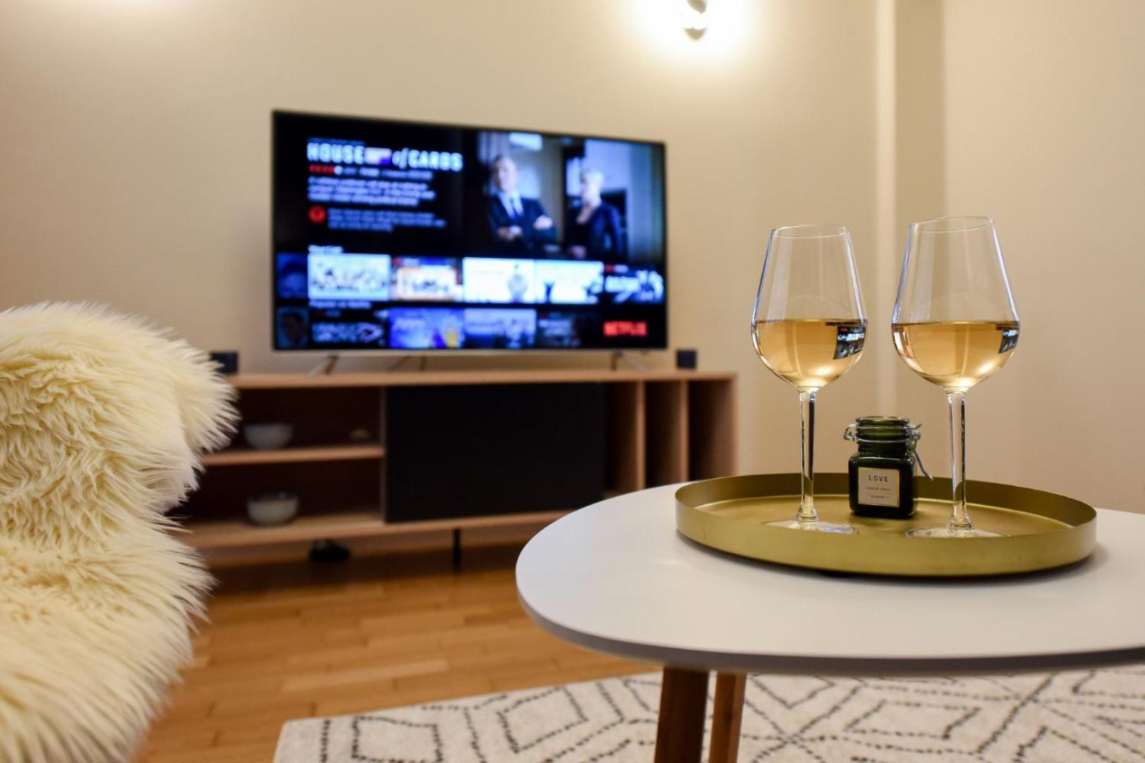 City Living At Its Best - Spacious 2 Bedroom Apartment On Calea Victoriei Boekarest Buitenkant foto